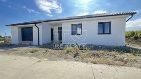 SKOLAUDOVANÝ Rozľahlý 4izbový bungalov s garážou, Topoľnica - 4