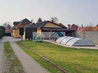 ZNÍŽENÁ CENA  Priestranný rodinný dom s trojgarážou a ba - 4