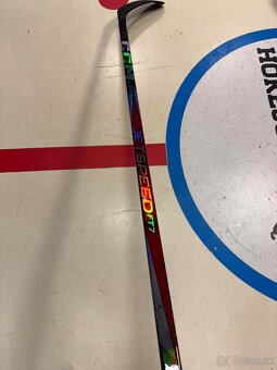 UPLNE NOVA PROFI HOKEJKA CCM JETSPEED FT7 AKTUALNY PROFI MOD - 4