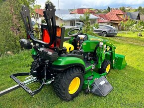 Traktor John Deere - 4