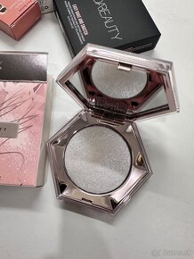 Fenty beauty rozjasnovač - 4