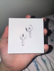 AirPods 4 s ANC - 4