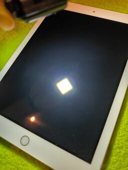 iPad Apple 6 Gen 32 GB biely - 4