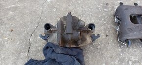 Predné brzdové strmene s splatničkami Ford Focus MK1 2003 - 4