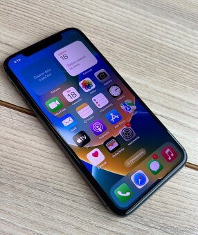 iPhone X 64GB - 100% batéria - 4