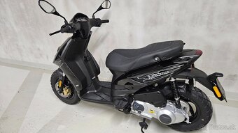 Piaggio Typhoon 125 Black, rok 3/2013, najeto 4.t.km. Top. - 4