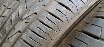 Predám 4ks ako nové letné 215/65r17-99V Hankook - 4