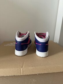 Nike Air Jordan 1 Mid Fire Pink Barely Grape - 4