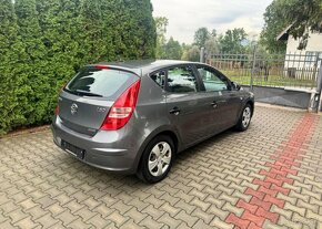 Hyundai i30 1,6 CW CRDi klima sada kol nafta manuál 66 kw - 4