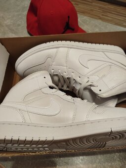 Air Jordan 1 Mid Triple white. Veľkosť : EU 44 - 4