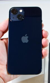 iPhone 13 128GB Midnight s AirTag a príslušenstvom - 4