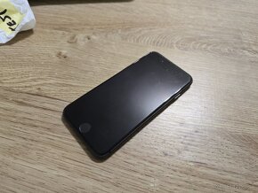 Iphone 8 64gb plnefunkcny ma len bezne znamky pouzivania ako - 4