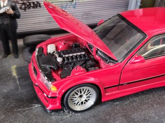 BMW E36 M3 GTR 1:18 UT Models - 4