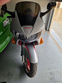 Honda VFR 800 FI - 4