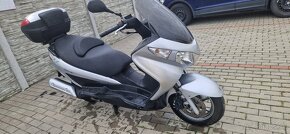 Suzuki Burgman 125i maxi skúter - 4