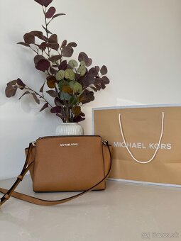 Michael Kors kožená crossbody kabelka - 4