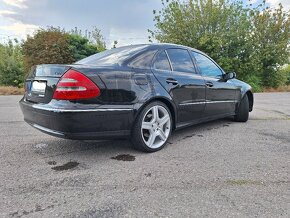 Mercedes Benz E class - 4