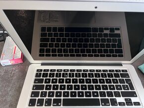 Apple MacBook Air (13-inch, Early 2014) - 4