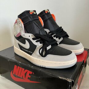 Jordan 1 High Neutral Grey Hyper Crimson 39 - 4