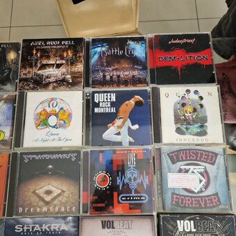 CD-čka...AXEL RUDY PELL,JUDAS PRIEST,DEEP PURPLE,AC/DC,QUEEN - 4