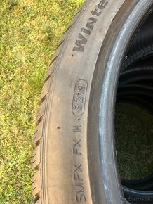 Predám Zimne 225/40 R19 Hankook - - 4