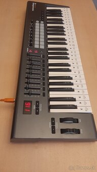 NOVATION LAUNCHKEY 49 MIDI CONTROLLER - 4