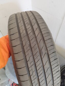 Pneumatiky GOODYEAR.215/65r16 - 4