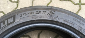 MICHELIN Pilot Sport 4 235/45/ZR17 - 4