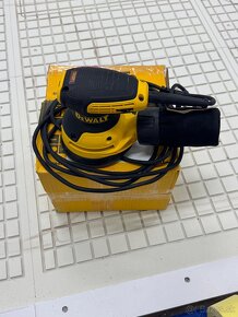 DEWALT ELEKTRICKÁ EXCENTRICKÁ BRÚSKA 125 MM - 4