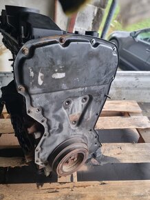 Ford tranzit  Polomotor, hlava komplet 2.2 - 4