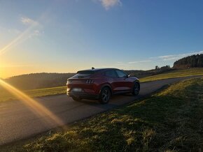 Ford Mustang Mach-E,záruka 98kWh bat.,tažné,+DPH - 4