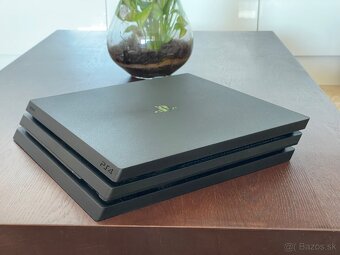 PS4 Pro 1Tb + 14 hier + 2. ovládače - 4