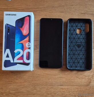 SAMSUNG a20e - 4