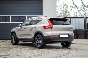 Volvo XC40 B4 Plus Bright AWD A/T/Gold/ - 4