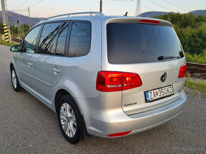 Volkswagen Touran 2.0 TDI DSG Premium Comfortline - 4