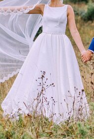Jednoduché saténové svadobné šaty veľkosť S, M - 4