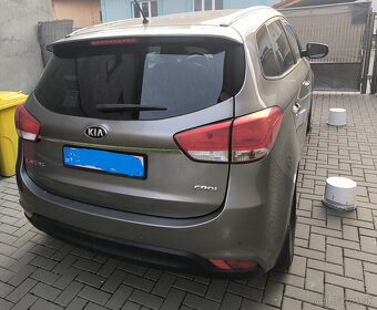 Predam osobny automobil Kia Carens - 4