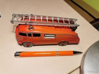 Dinky toys Fire Engine požiarnici - 4