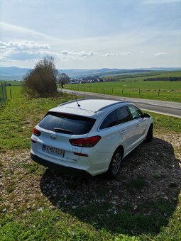 Predám Hyundai i30 combi 1.6 CRDI family - 4