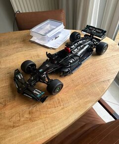 LEGO Mercedes-AMG F1 W14 E Performance 42171 - 4