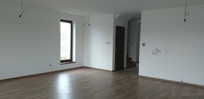 Rodinný dom s garážou, UP 180 m2,  v novej štvrti DS - 4