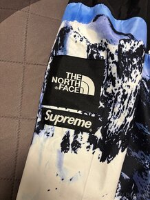 Supreme x THE North Face bunda - 4