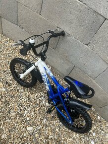 Modrý detský bicykel - 4