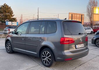 Volkswagen Touran 1.6 TDI Comfortline DSG - 4