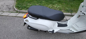 Vespa Sprint 125 - white & black edition, Akrapovič Slip-On - 4