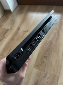 Playstation 4 slim 1T v stave ako nový - 4