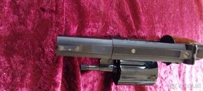 Revolver Smith & Wesson model 19-4.357 Mag 2,5" hlaveň - 4