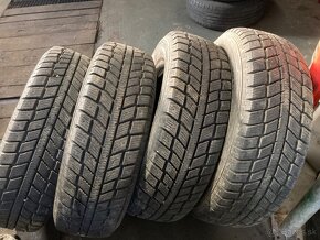 Predám zimné pneu 235/70R16 106S - 4