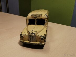 Dinky toys Benz Ambulancia - 4