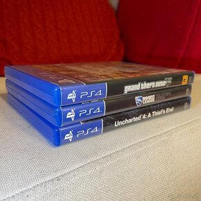 Hry na PS4: GTA 5 + Rocket League + Uncharted 4 - 4